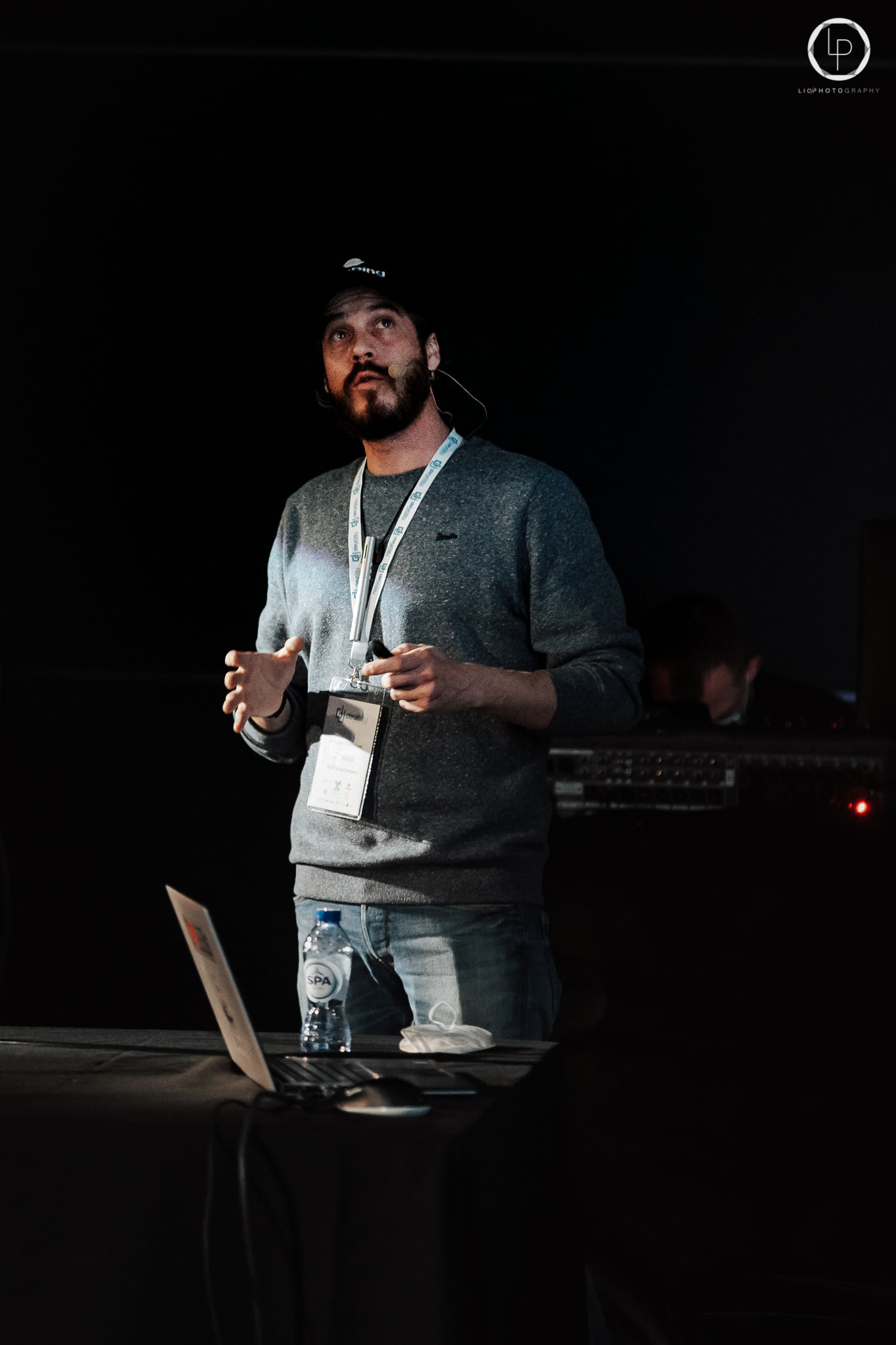 Jonathan Vanderoost pendant une présentation technique